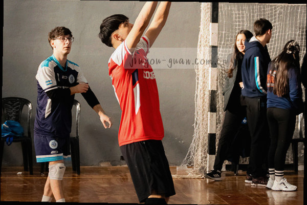 体育赛事问题反馈从提问到计费流程示意图，标注单条5元与批量9折计费规则